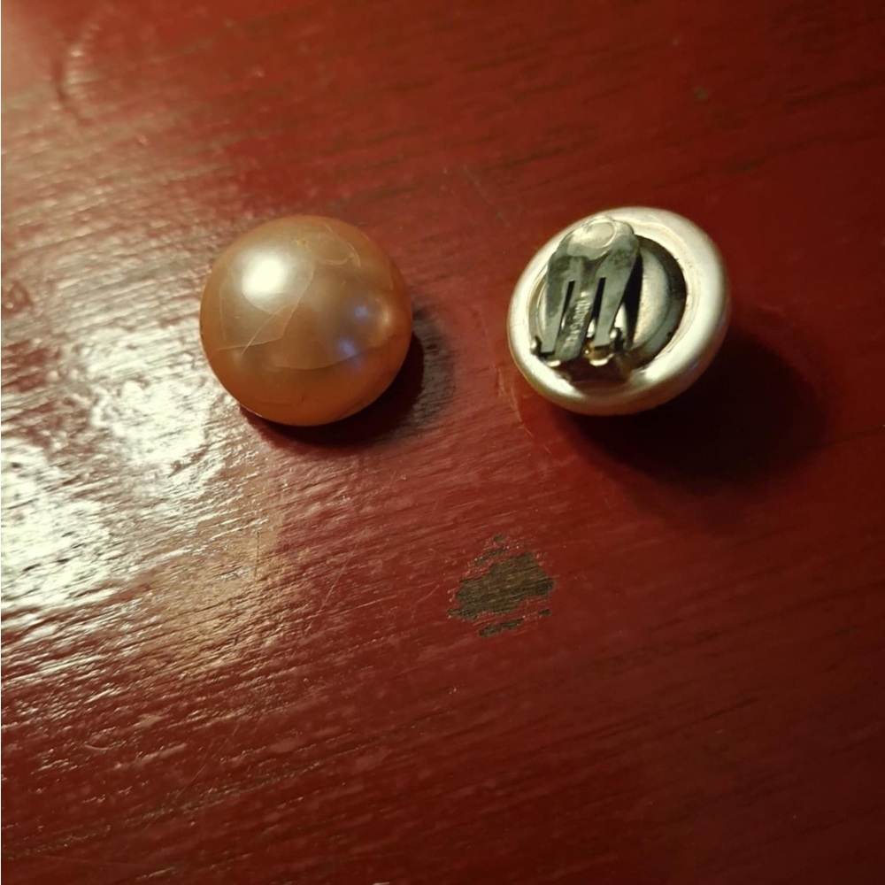 Vintage 60s Pearl-Style Vintage Clip-On Earrings in Peach